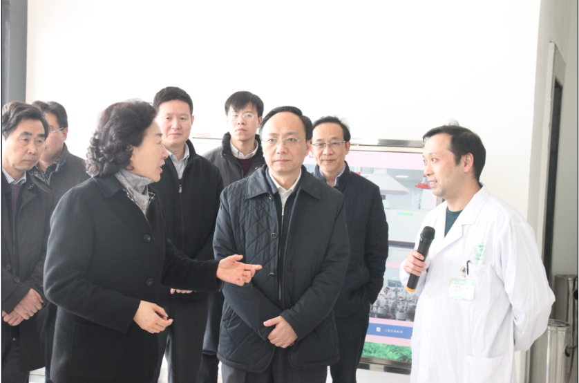 人妻榨乳饭店-浴室情欲HD三级