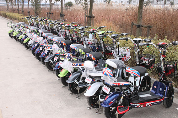 人妻榨乳饭店-浴室情欲HD三级